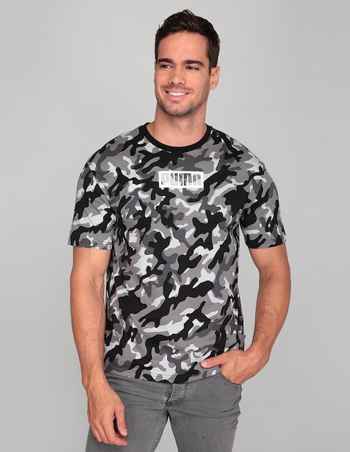 Playera Puma corte relajado cuello redondo negra con diseño camuflaje en  Liverpool
