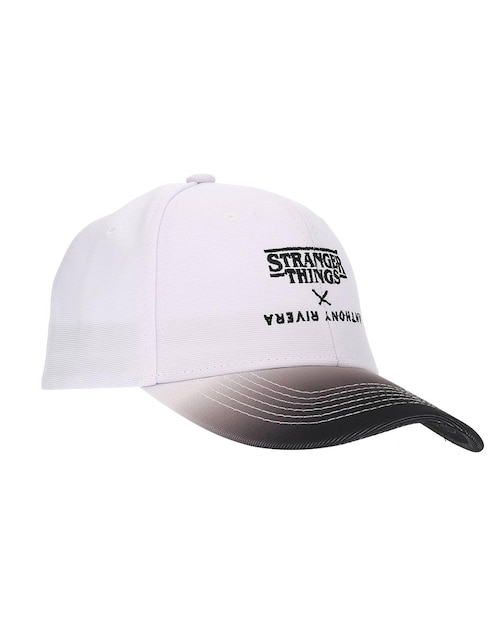 Gorra visera curva cerrada Anthony Rivera Stranger Things para hombre