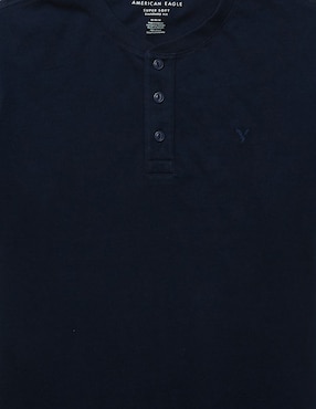 Playera American Eagle cuello henley para hombre