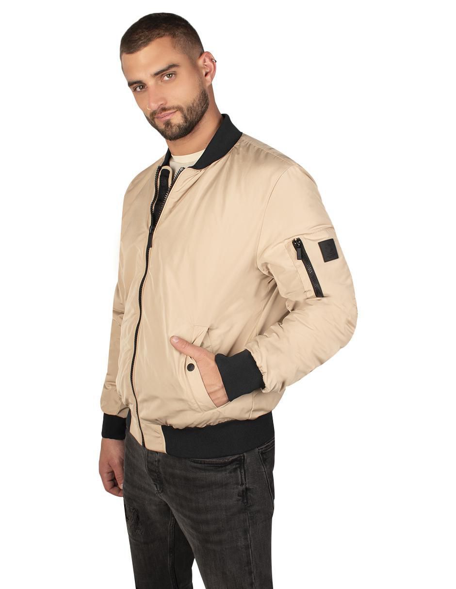 Chamarra con bolsillos para hombre 3