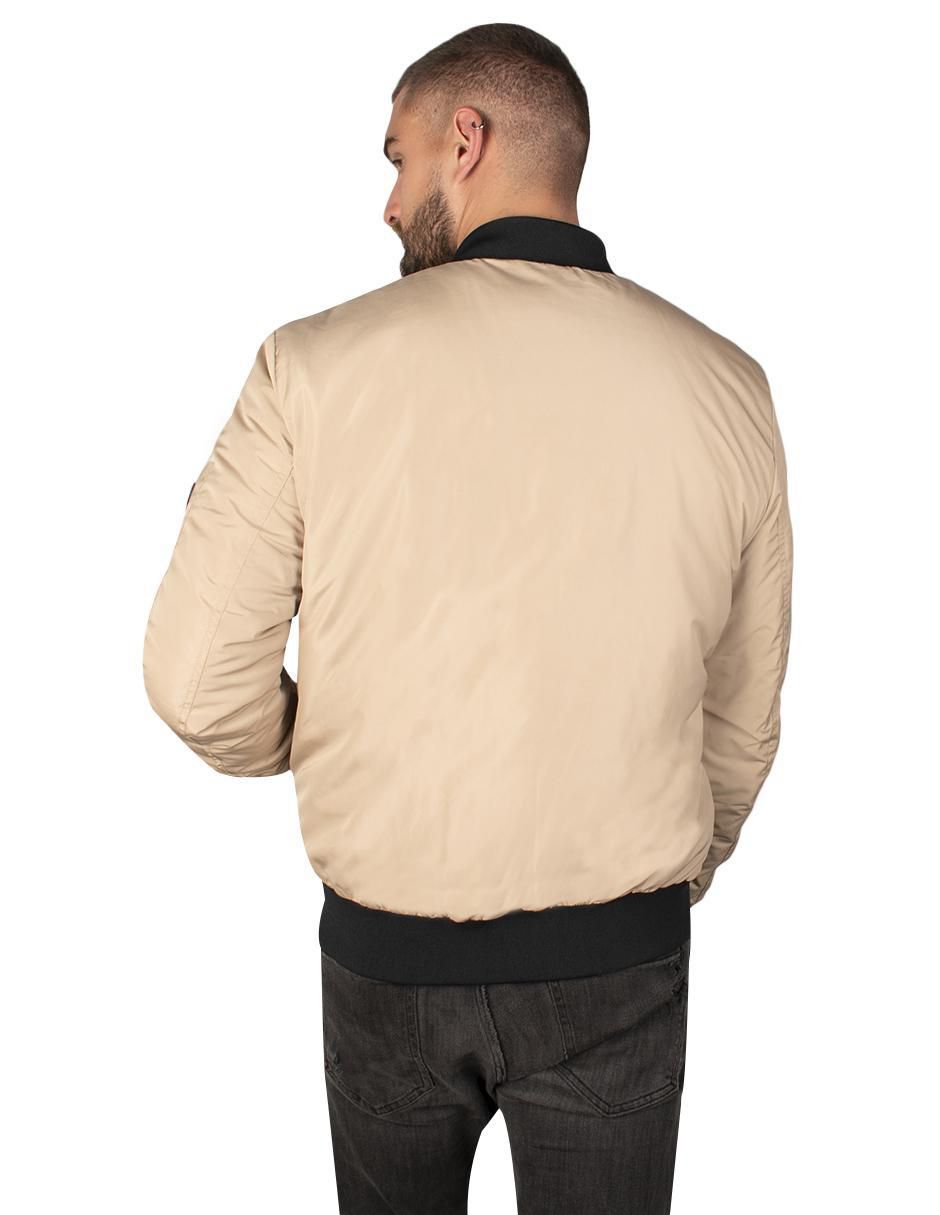Chamarra con bolsillos para hombre 5
