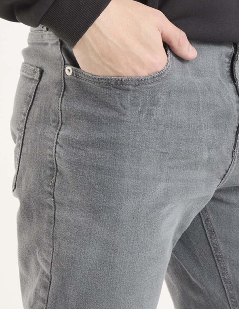 Jeans straight lavado obscuro para hombre 4