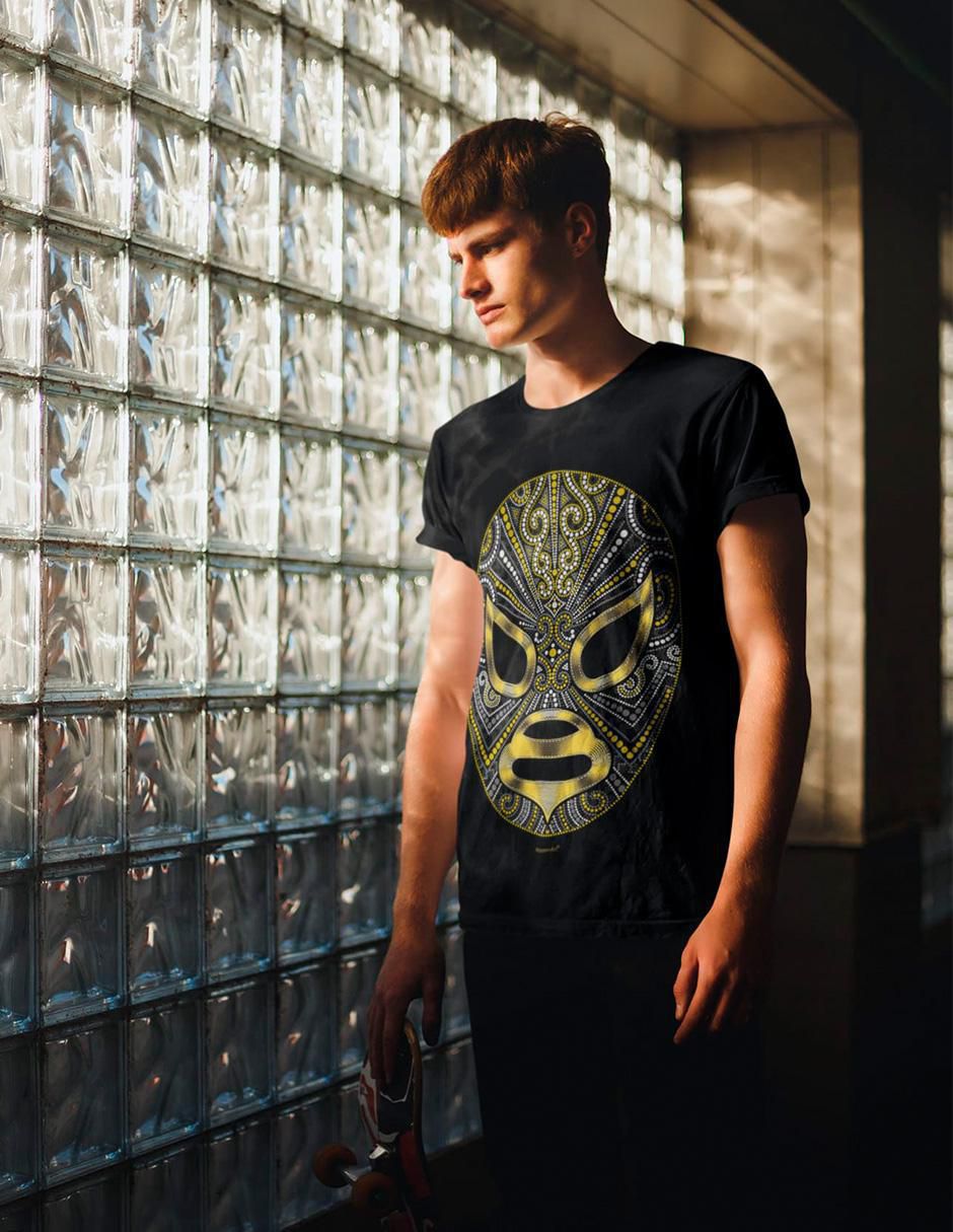 Playera máscara dorada pedería cuello redondo para hombre 3