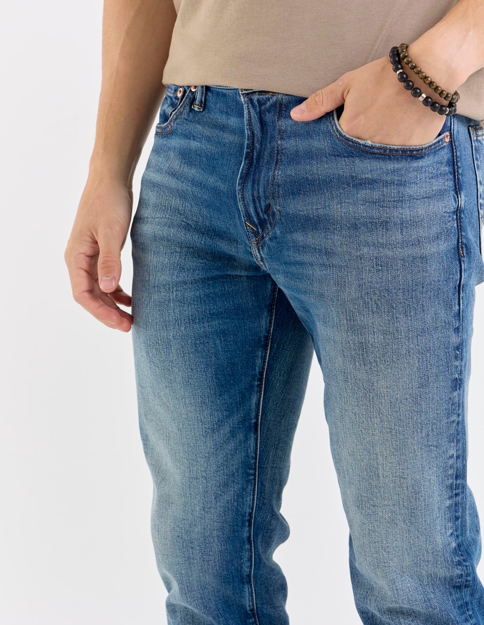 Jeans slim deslavado para hombre 4