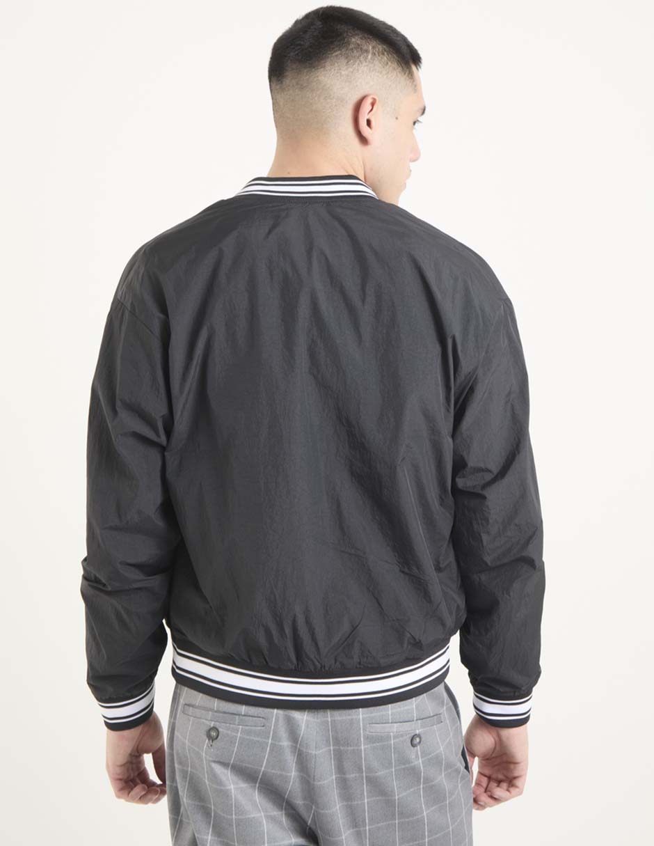 Chamarra bomber con bolsillos para hombre 2