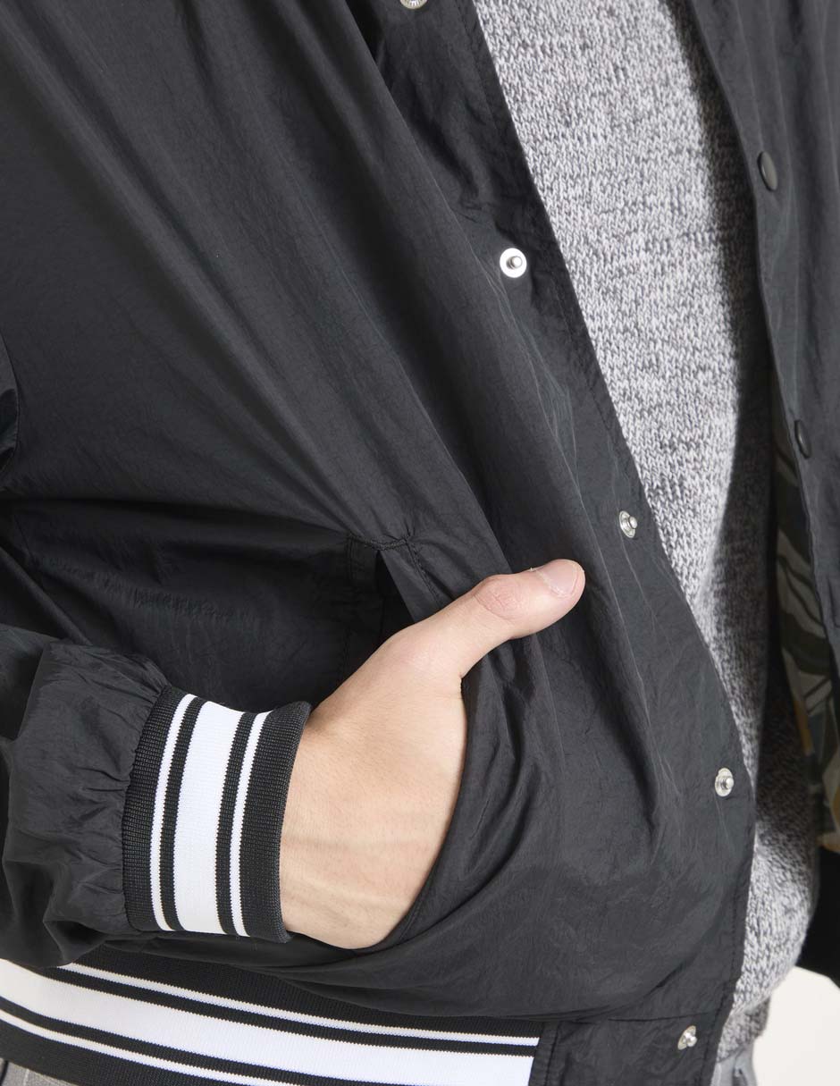 Chamarra bomber con bolsillos para hombre 4