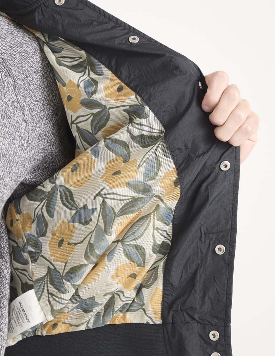Chamarra bomber con bolsillos para hombre 5