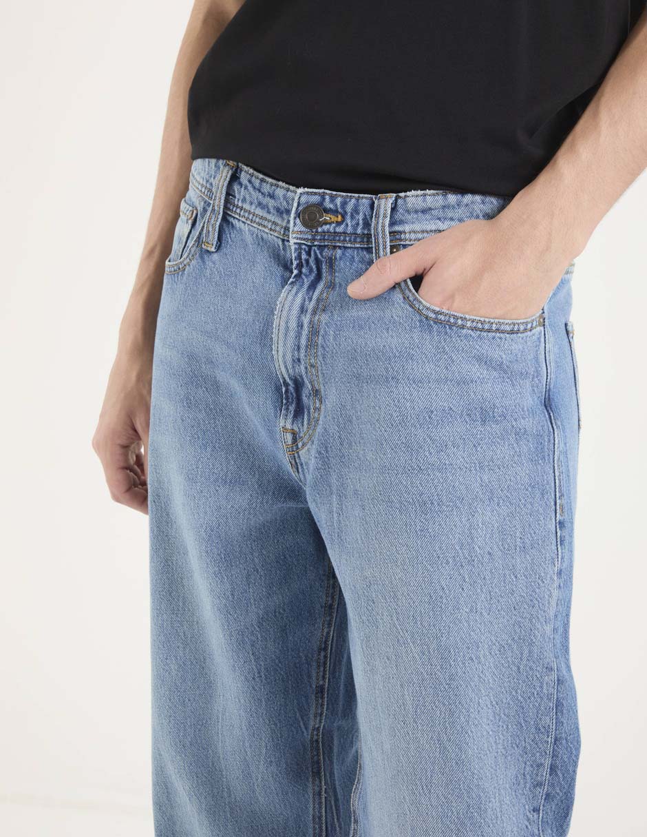 Jeans straight lavado claro para hombre 4