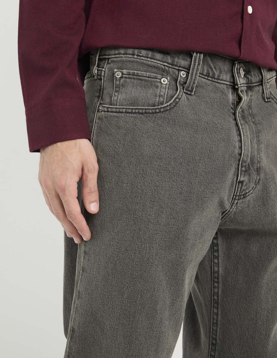 Jeans straight lavado obscuro para hombre 4