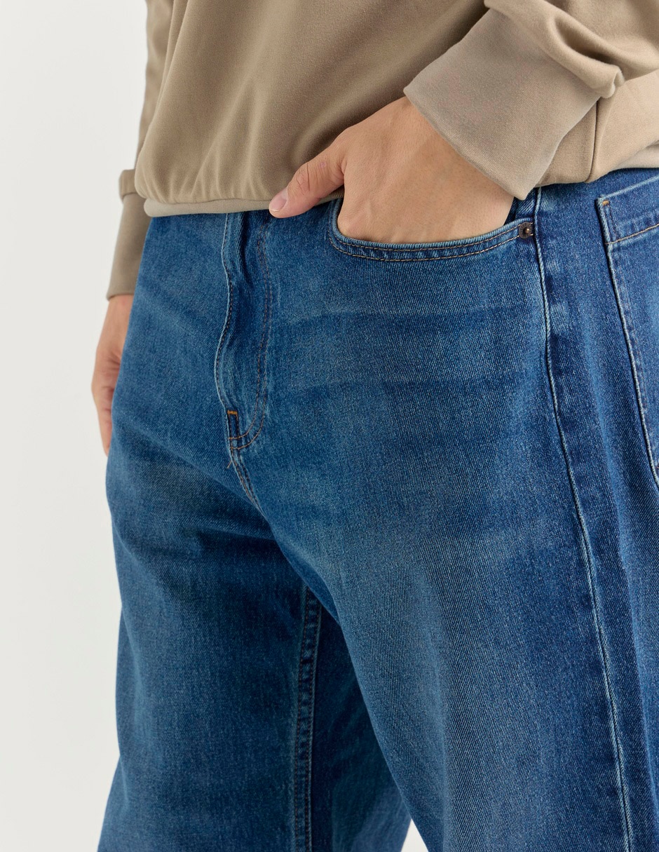 Jeans straight deslavado para hombre 4