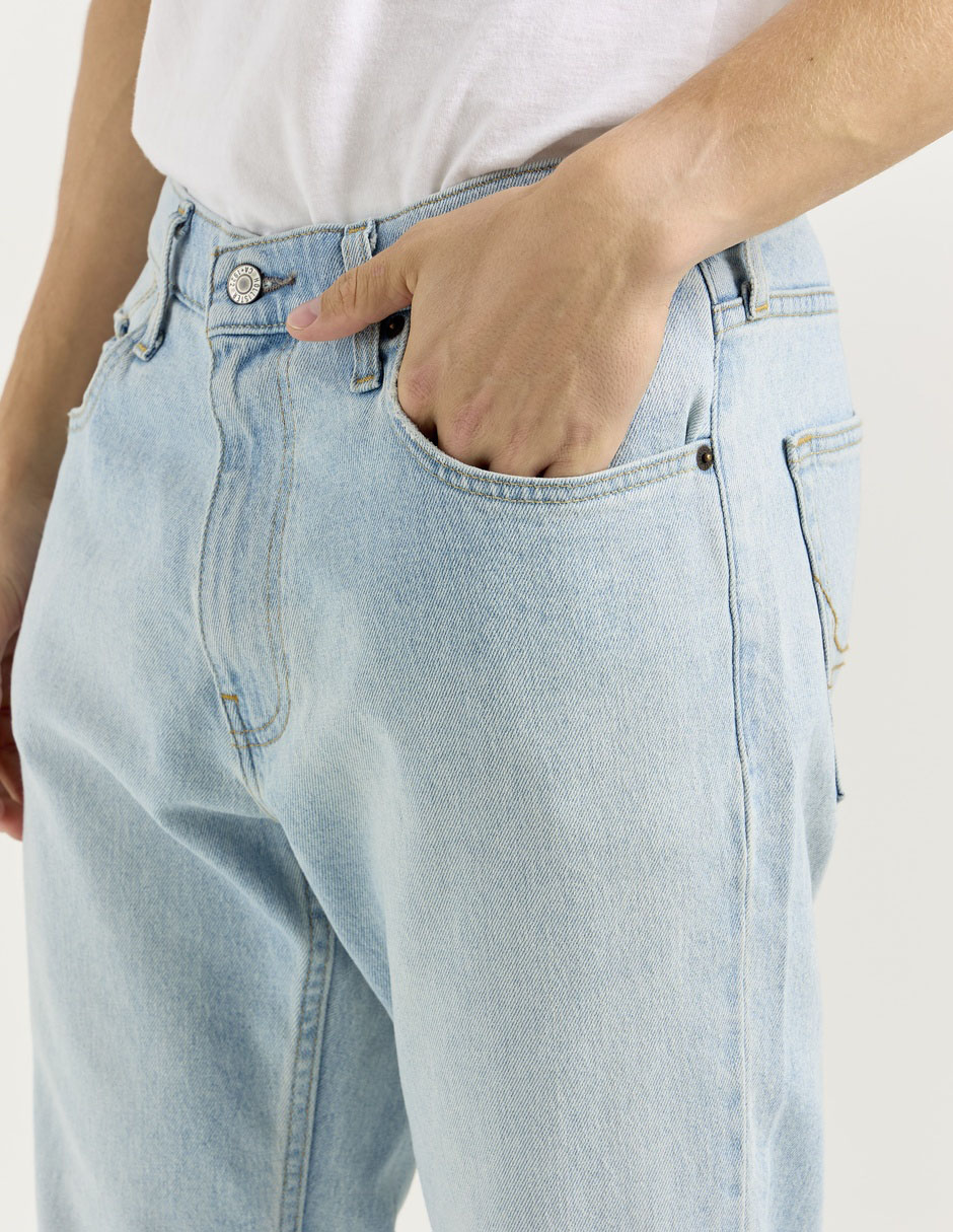 Jeans straight deslavado para hombre 4