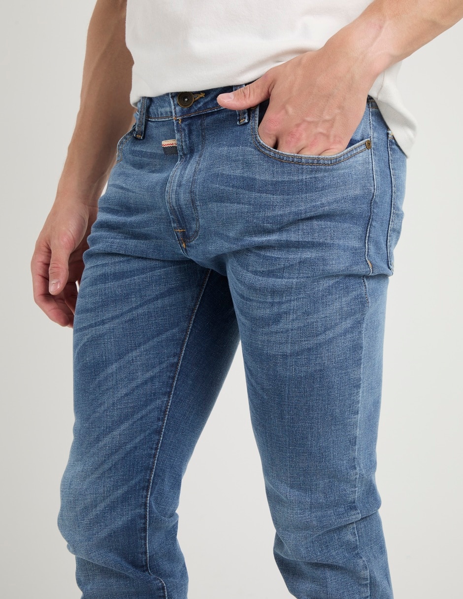 Jeans slim deslavado para hombre 4