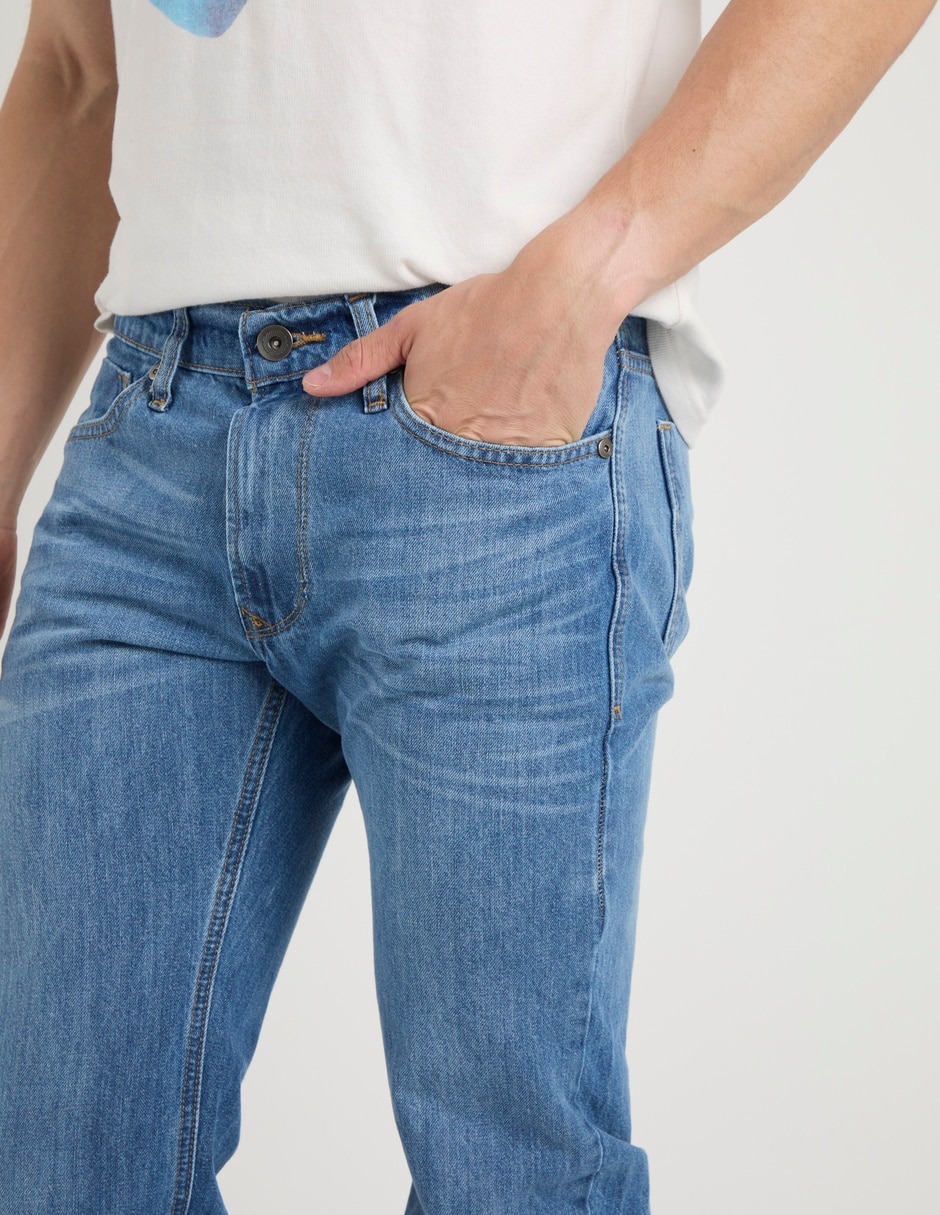 Jeans straight deslavado para hombre 4