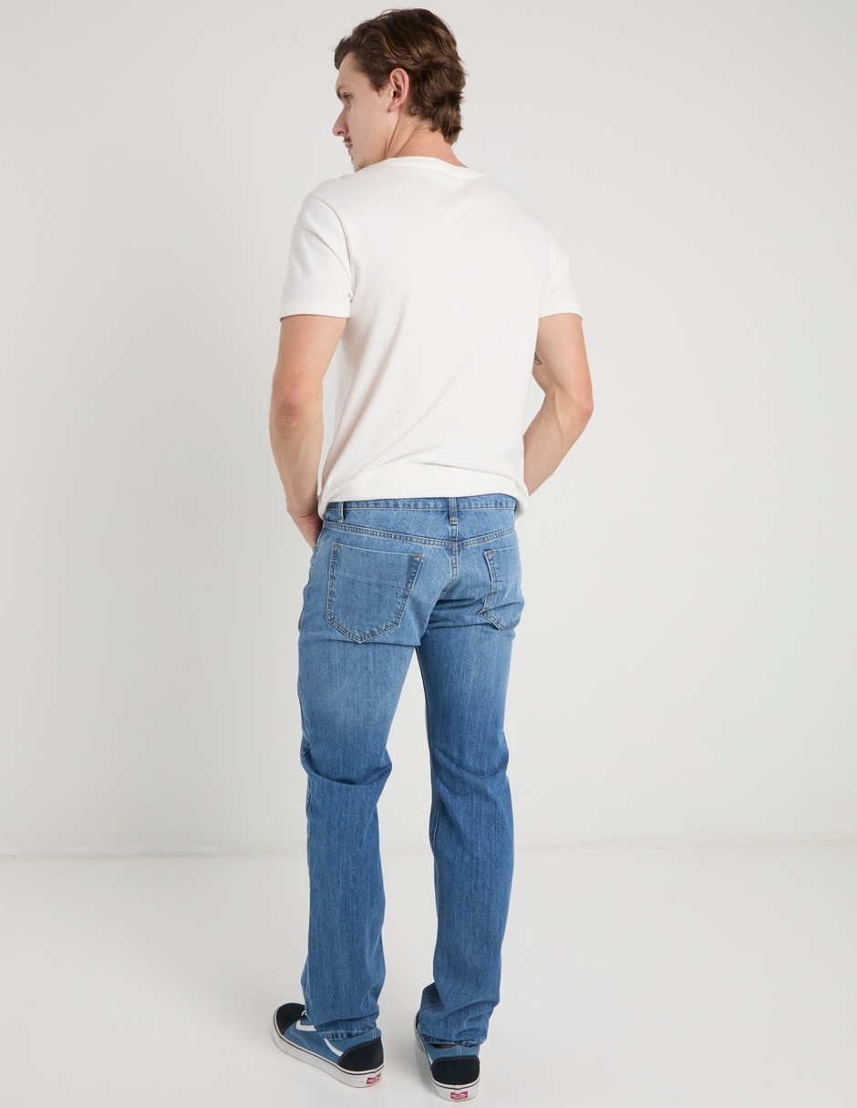 Jeans straight deslavado para hombre 6